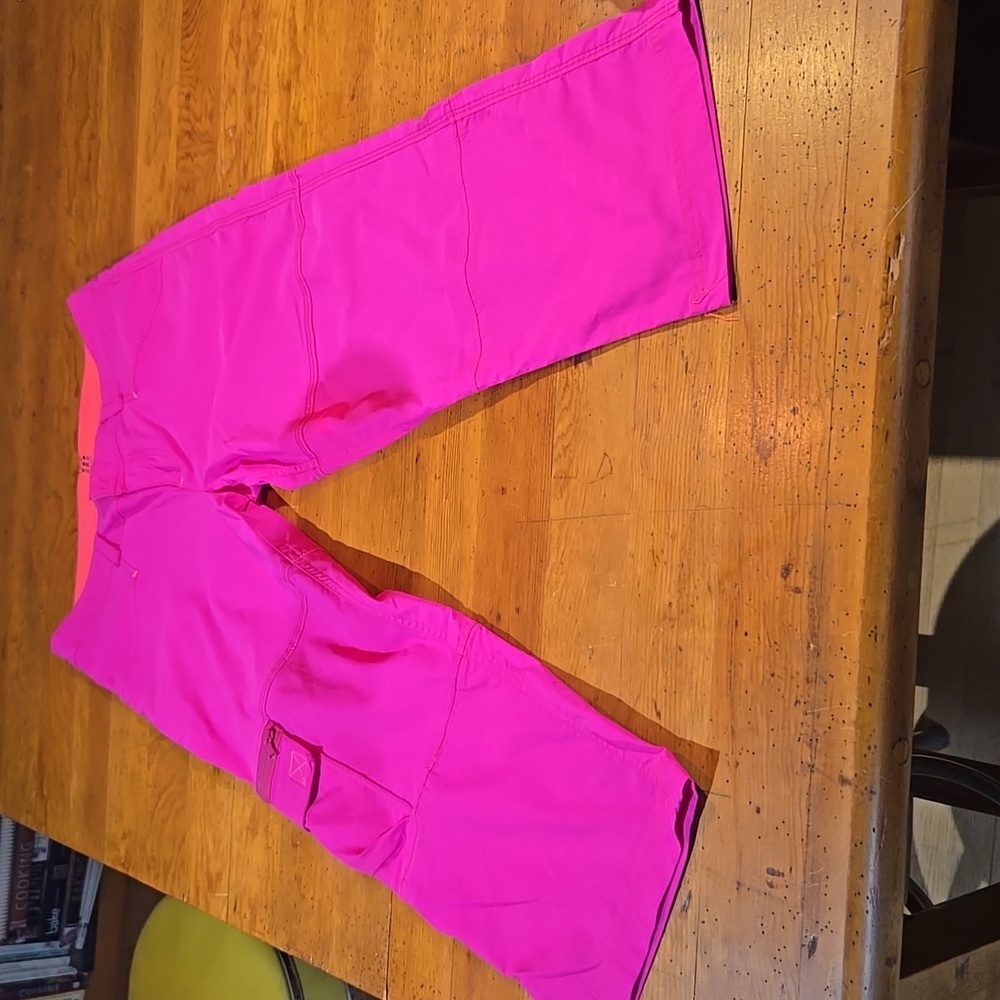 Magenta Title Nine capris, size 6